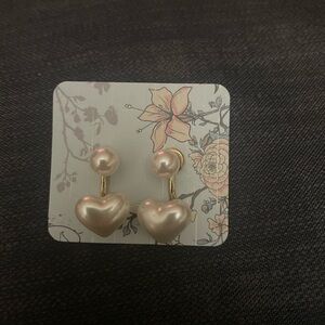 Elegant Cream Heart Pearl Earrings NWOT’s